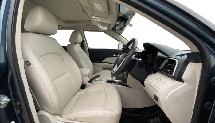 2021 Mahindra XUV300 W8 (O) 1.2 PETROL AMT, CNG, Automatic, 39,619 km, Right Side Front Door Cabin