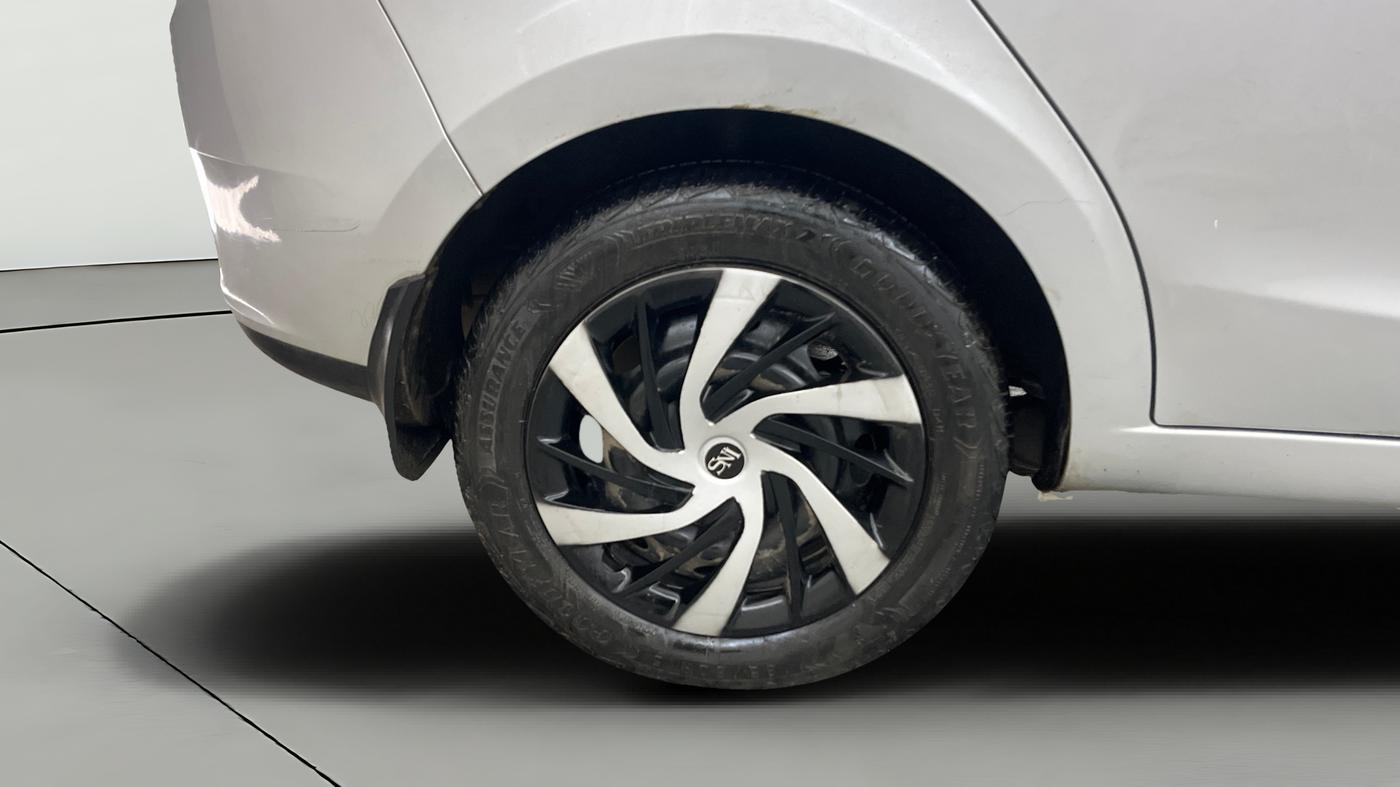 2015 Tata Zest XM PETROL, CNG, Manual, 79,089 km, Right Rear Wheel