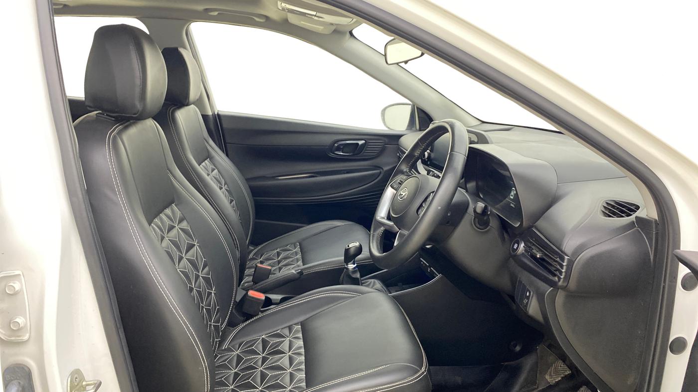2023 Hyundai NEW I20 ASTA 1.2 MT, Petrol, Manual, 33,642 km, Right Side Front Door Cabin