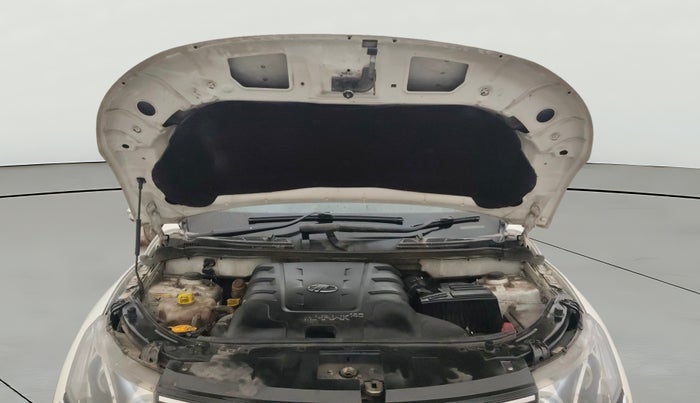 2015 Mahindra XUV500 W8, Diesel, Manual, 1,14,318 km, Open Bonet