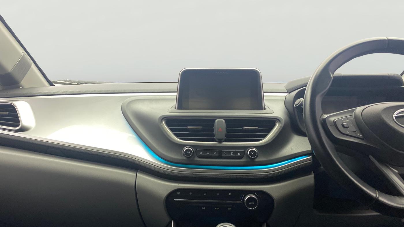 2021 Tata ALTROZ XZ PETROL, Petrol, Manual, 26,989 km, Air Conditioner