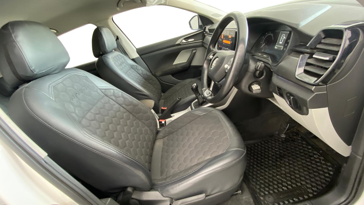 2022 Skoda KUSHAQ AMBITION 1.0L TSI MT, Petrol, Manual, 44,955 km, Right Side Front Door Cabin