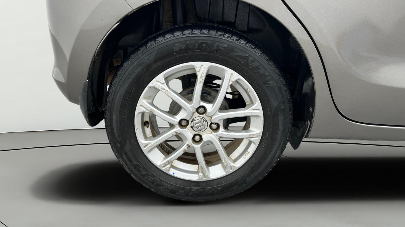 2018 Maruti Swift ZDI AMT, Diesel, Automatic, 1,48,713 km, Right Rear Wheel