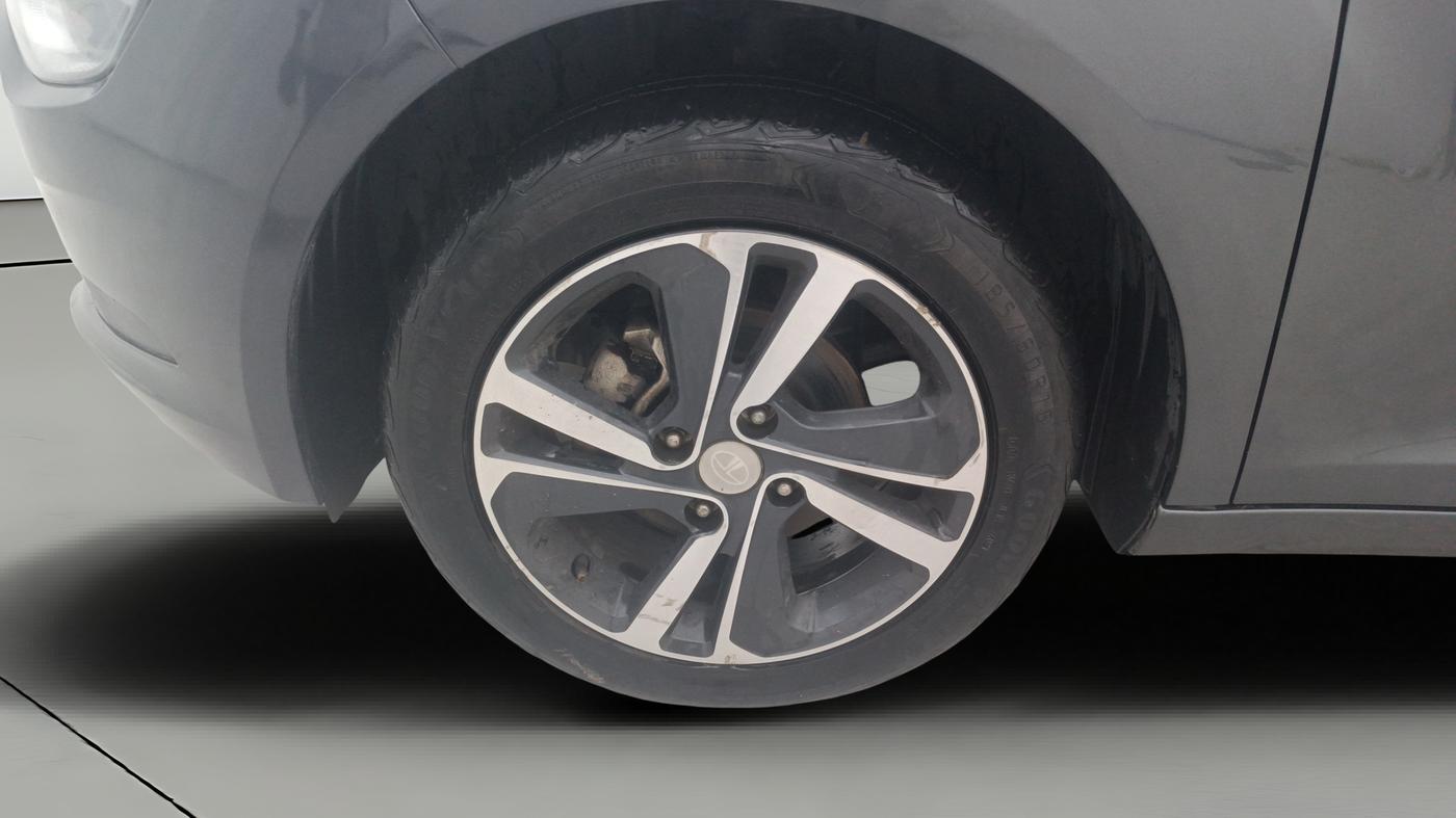 2021 Tata ALTROZ XZ PLUS DIESEL, Diesel, Manual, 45,025 km, Left Front Wheel