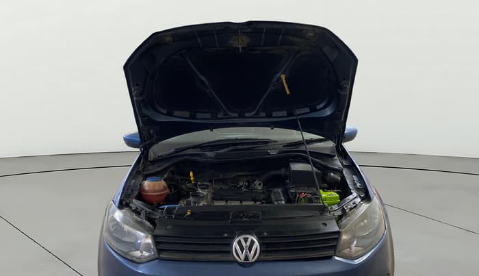 2016 Volkswagen Polo TRENDLINE 1.2L PETROL, Petrol, Manual, 1,00,319 km, Open Bonet