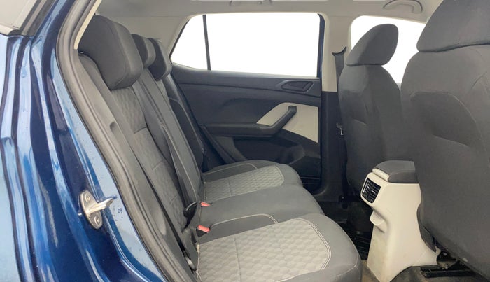 2025 Volkswagen TAIGUN COMFORTLINE 1.0 TSI MT, Petrol, Manual, 12,659 km, Right Side Rear Door Cabin