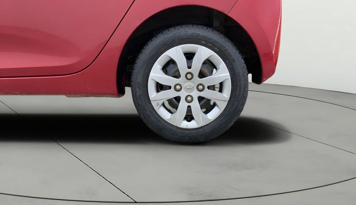 2017 Hyundai Eon SPORTZ, Petrol, Manual, 28,944 km, Left Rear Wheel