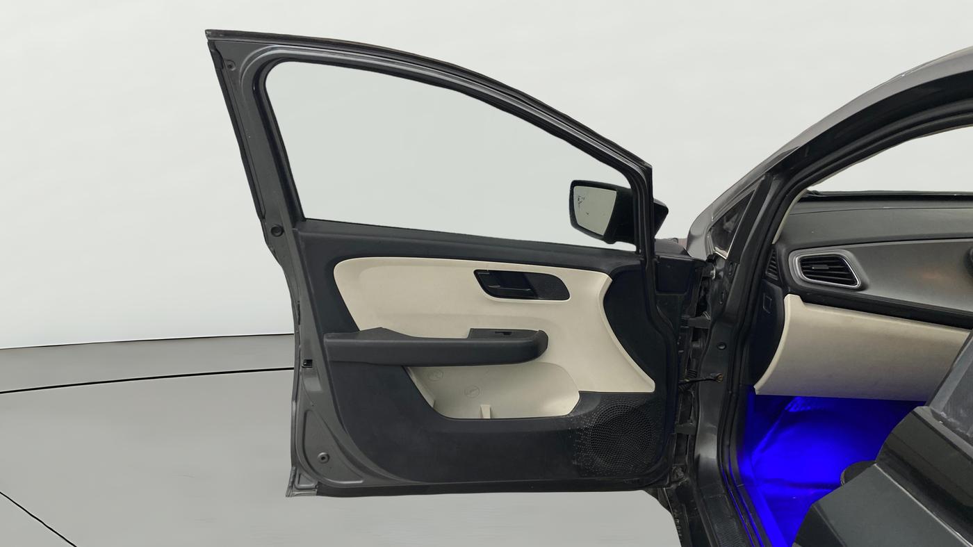 2022 Tata ALTROZ XM PLUS PETROL, Petrol, Manual, 82,937 km, LHS Front Door