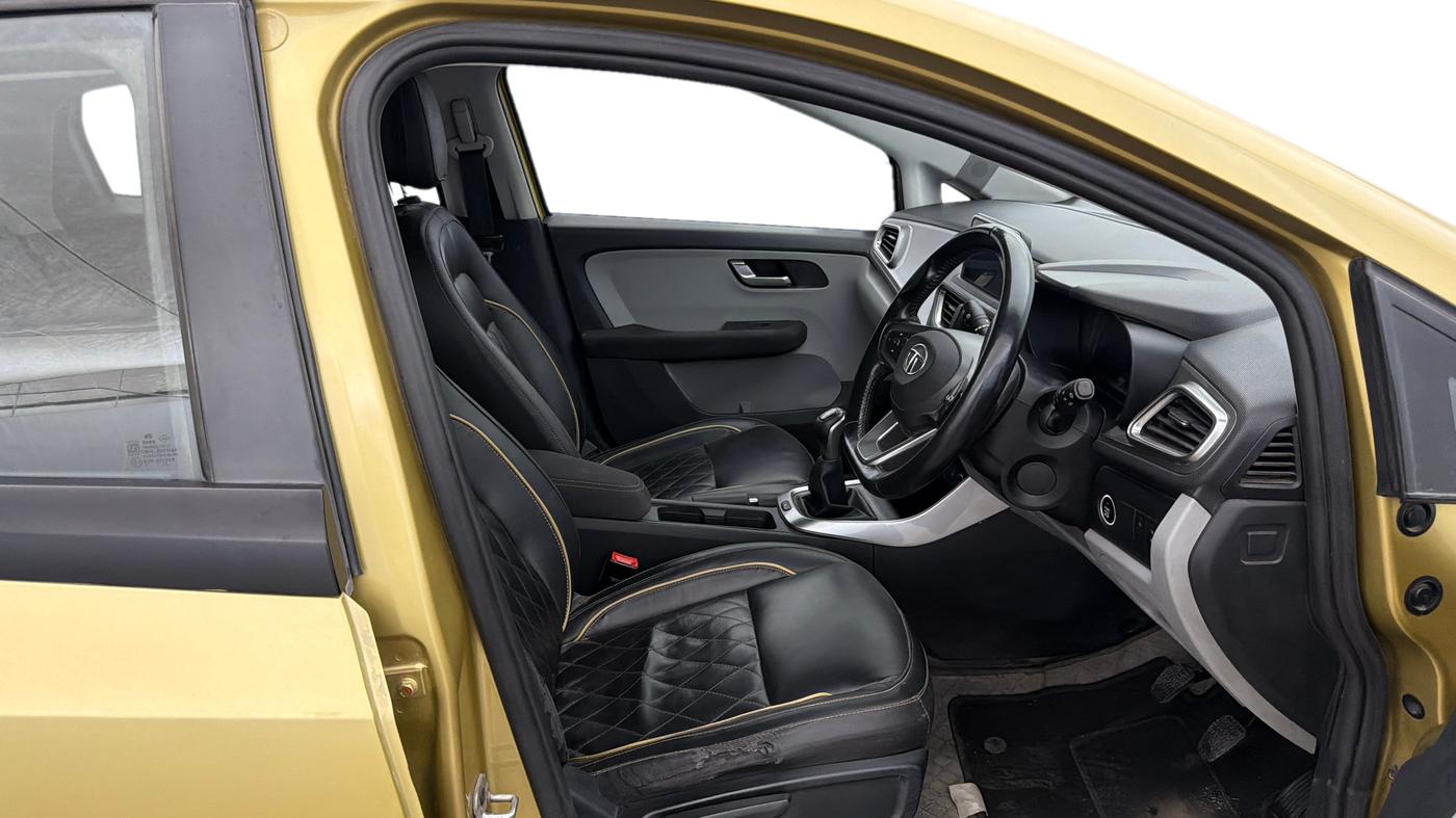 2020 Tata ALTROZ XZ PETROL, Petrol, Manual, 64,354 km, Right Side Front Door Cabin