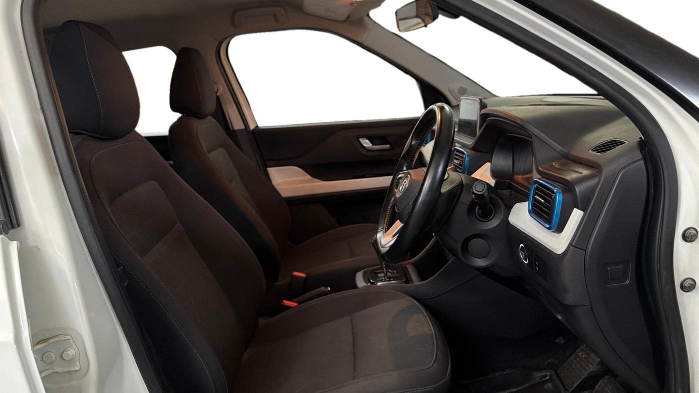 2022 Tata PUNCH CREATIVE  AMT, Petrol, Automatic, 37,616 km, Right Side Front Door Cabin