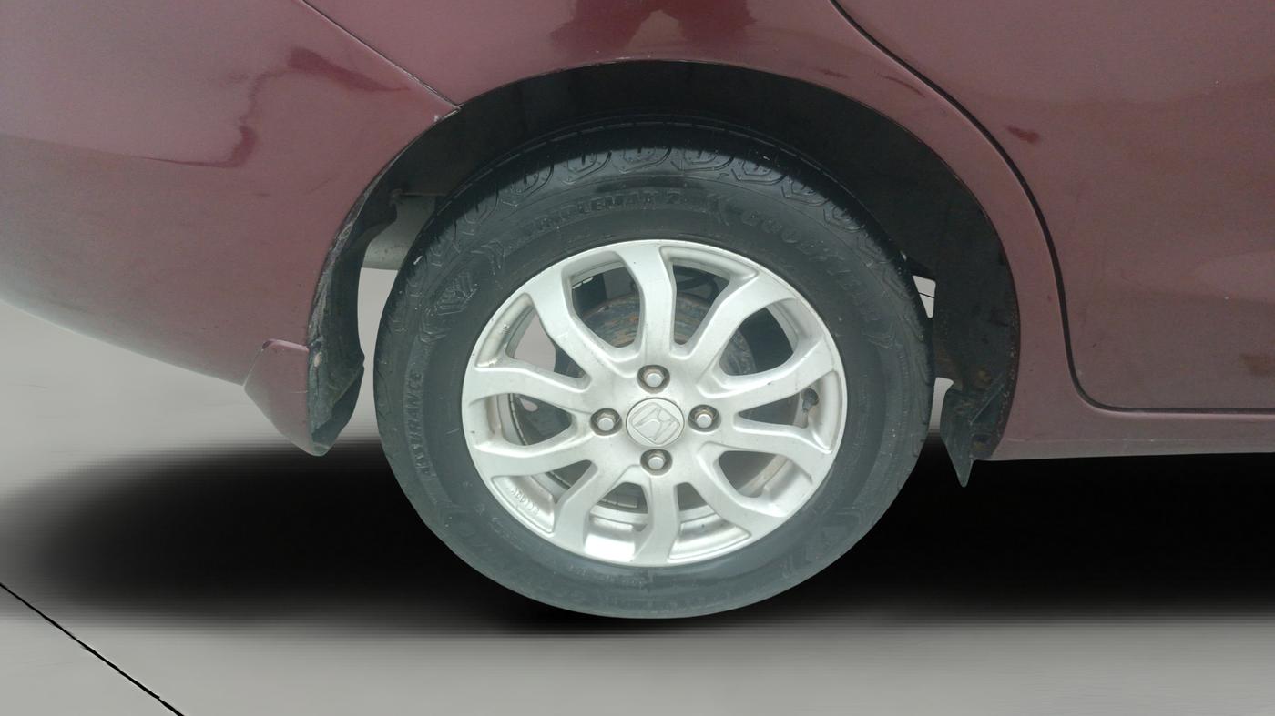 2014 Honda Amaze 1.2L I-VTEC VX, Petrol, Manual, 1,22,664 km, Right Rear Wheel