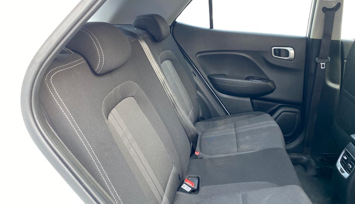 2022 Hyundai VENUE SX 1.0 TURBO IMT, Petrol, Manual, 24,097 km, Right Side Rear Door Cabin