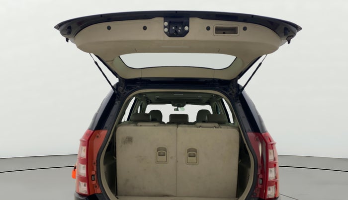 2016 Mahindra XUV500 W10 AT, Diesel, Automatic, 1,10,388 km, Boot Door Open