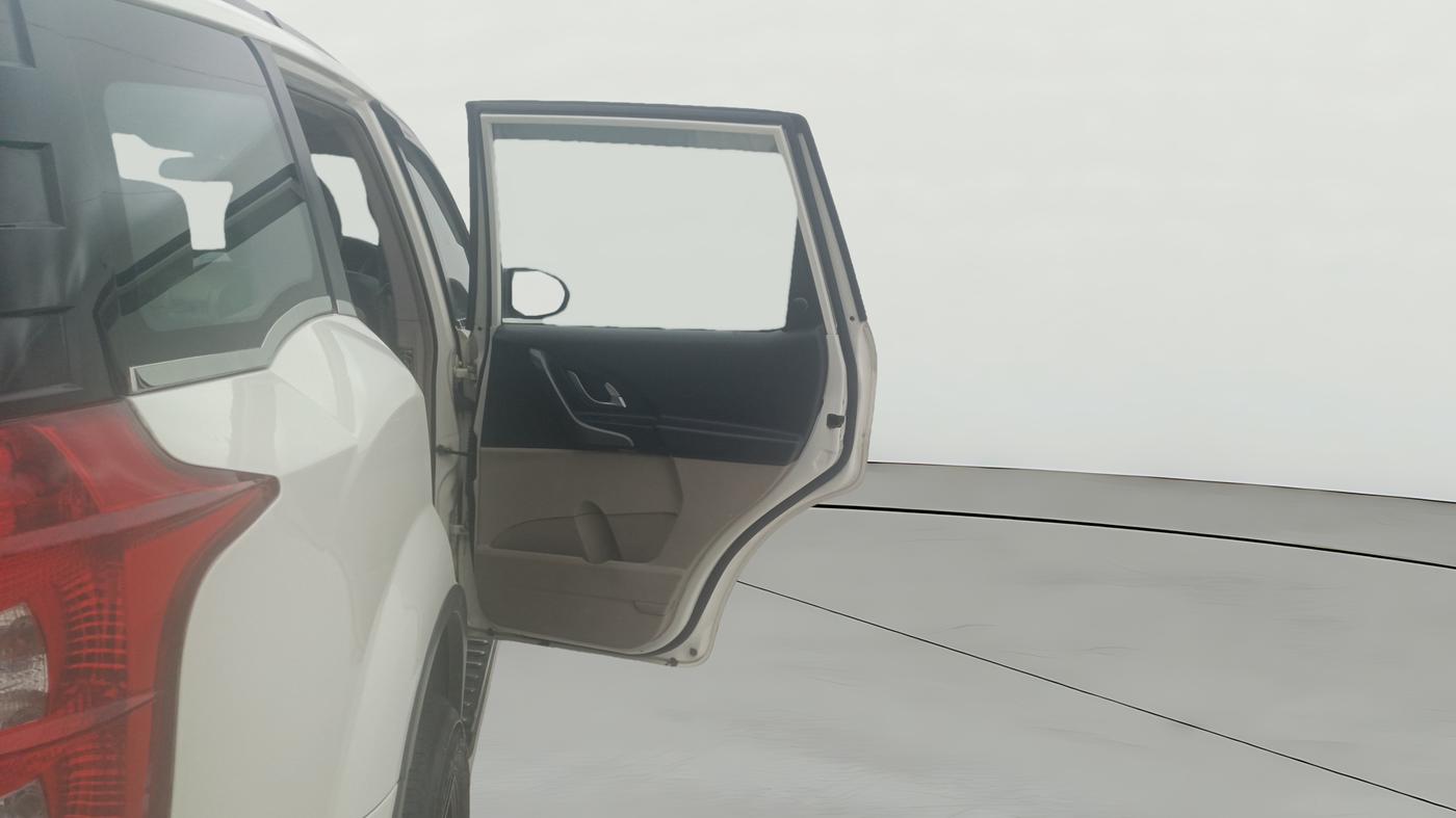 2017 Mahindra XUV500 W6, Diesel, Manual, 76,548 km, RHS Rear Door