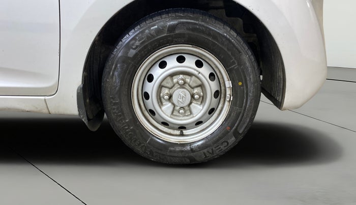 2017 Hyundai Eon ERA +, Petrol, Manual, 27,194 km, Right Front Wheel