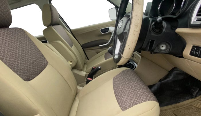 2018 Mahindra TUV300 T8, Diesel, Manual, 49,539 km, Right Side Front Door Cabin