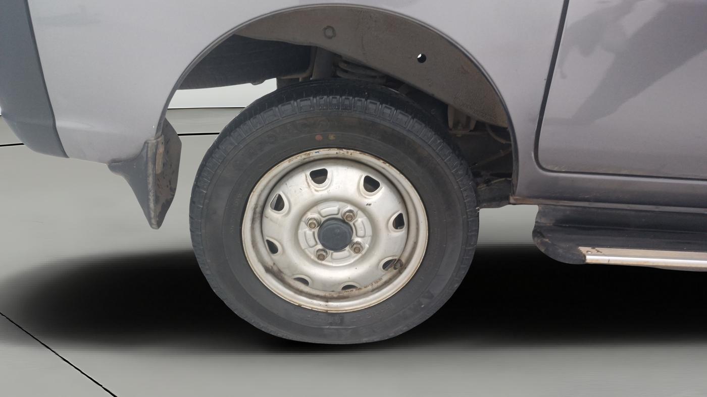 2020 Maruti Eeco 7 STR, Petrol, Manual, 30,456 km, Right Rear Wheel