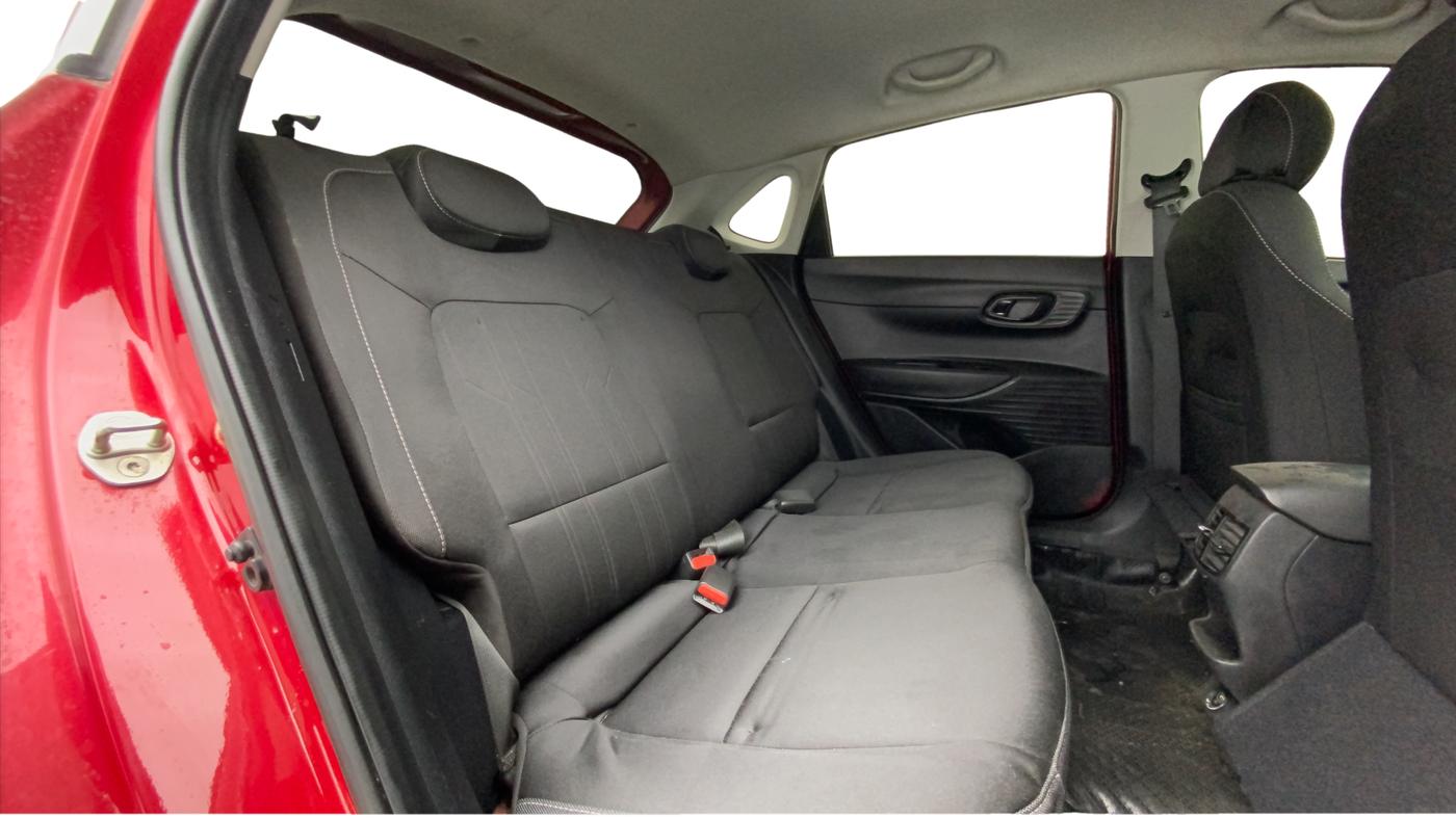 2020 Hyundai NEW I20 SPORTZ 1.2 AT, Petrol, Automatic, 55,273 km, Right Side Rear Door Cabin
