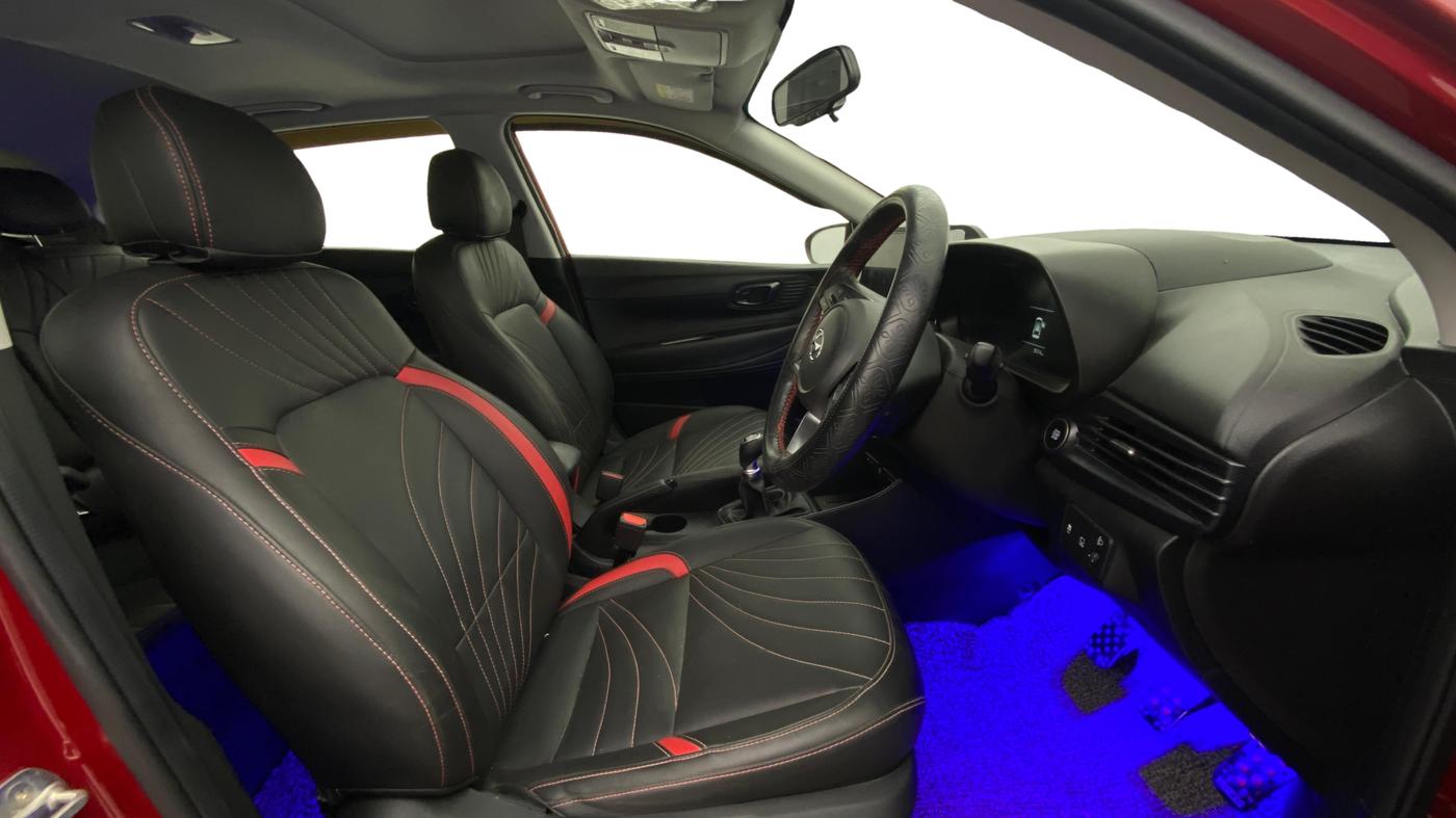2021 Hyundai NEW I20 ASTA (O) 1.2 MT, Petrol, Manual, 25,587 km, Right Side Front Door Cabin