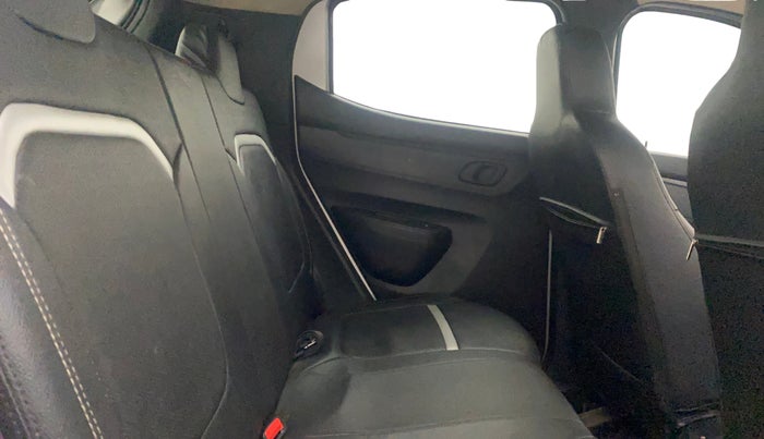 2022 Renault Kwid RXT 1.0 AMT, Petrol, Automatic, 35,929 km, Right Side Rear Door Cabin