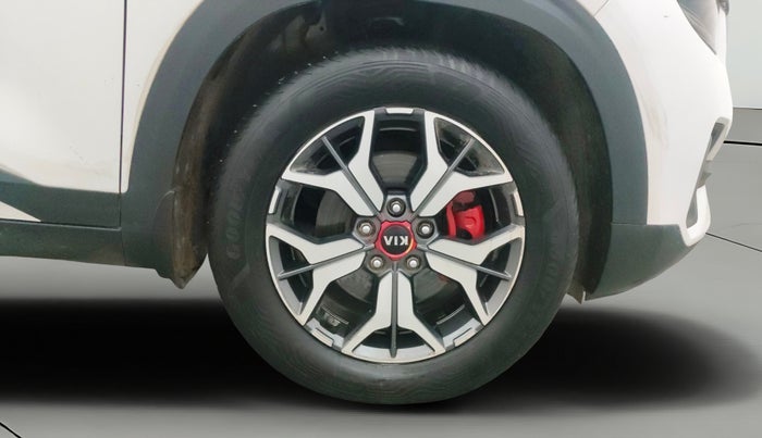 2020 KIA SELTOS GTX PLUS AT 1.5 DIESEL, Diesel, Automatic, 1,05,588 km, Right Front Wheel