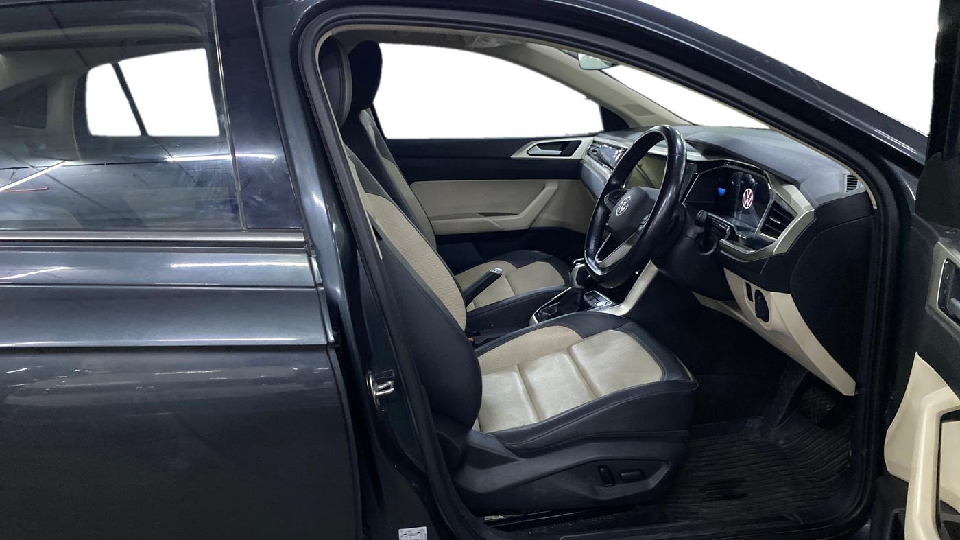 2024 Volkswagen VIRTUS TOPLINE TSI 1.0 AT, Petrol, Automatic, 53,700 km, Right Side Front Door Cabin
