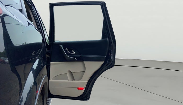 2018 Mahindra XUV500 W10, Diesel, Manual, 77,573 km, RHS Rear Door