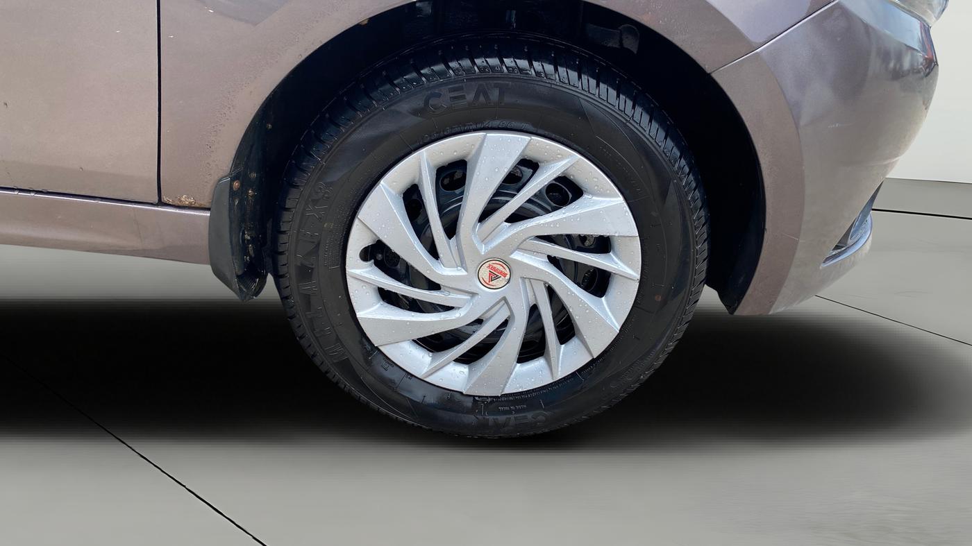 2017 Tata Tiago XT PETROL, Petrol, Manual, 99,653 km, Right Front Wheel