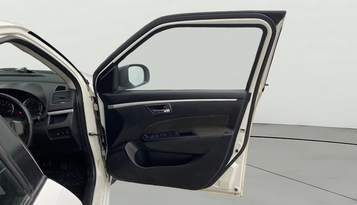 2016 Maruti Swift VXI, Petrol, Manual, 62,915 km, RHS Front Door