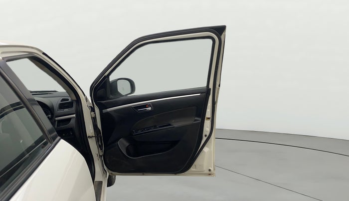 2013 Maruti Swift ZXI, Petrol, Manual, 1,04,062 km, RHS Front Door