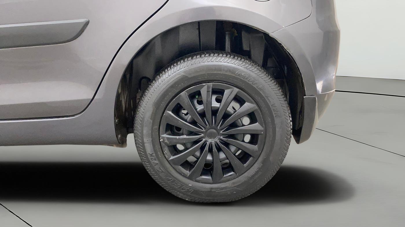 2017 Maruti Swift VXI O, Petrol, Manual, 69,453 km, Left Rear Wheel