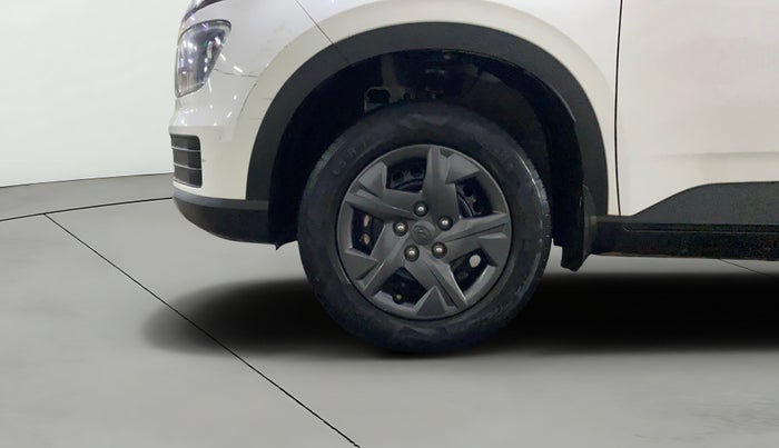 2023 Hyundai VENUE SX 1.2 PETROL, Petrol, Manual, 19,822 km, Left Front Wheel