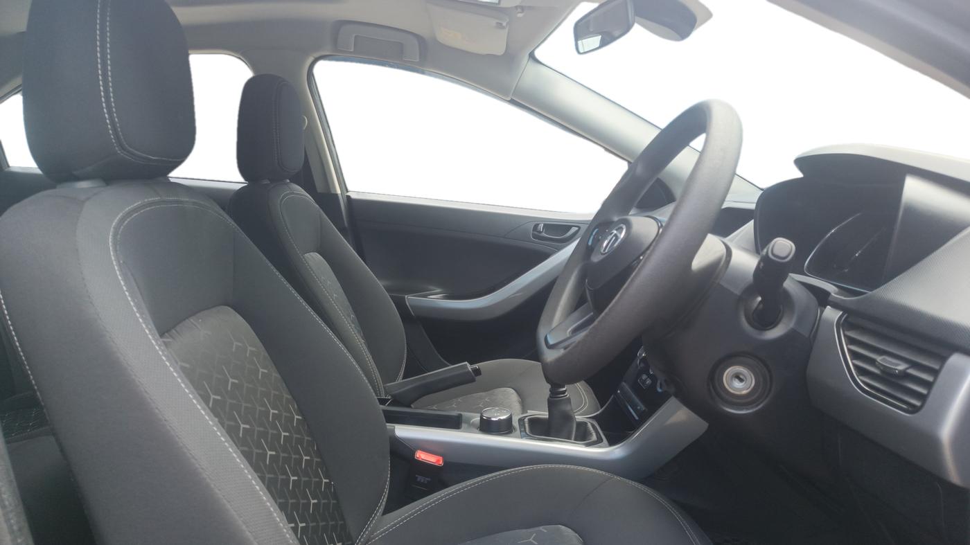 2021 Tata NEXON XM SUNROOF PETROL, Petrol, Manual, 57,795 km, Right Side Front Door Cabin