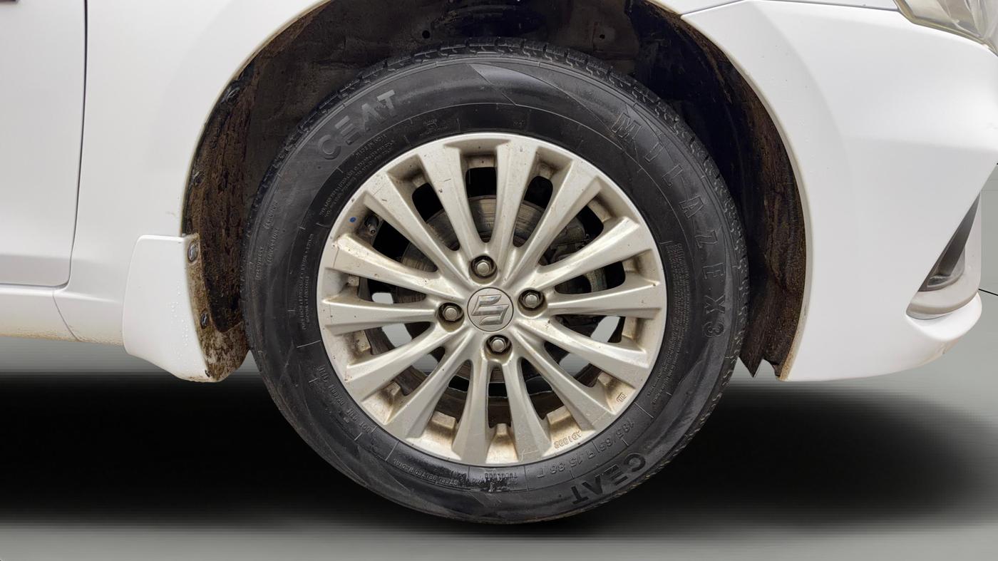 2018 Maruti Ciaz DELTA 1.5 SHVS MT PETROL, Petrol, Manual, 1,05,091 km, Right Front Wheel
