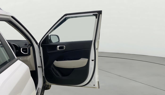 2024 Hyundai VENUE SX 1.2 PETROL, Petrol, Manual, 55,647 km, RHS Front Door