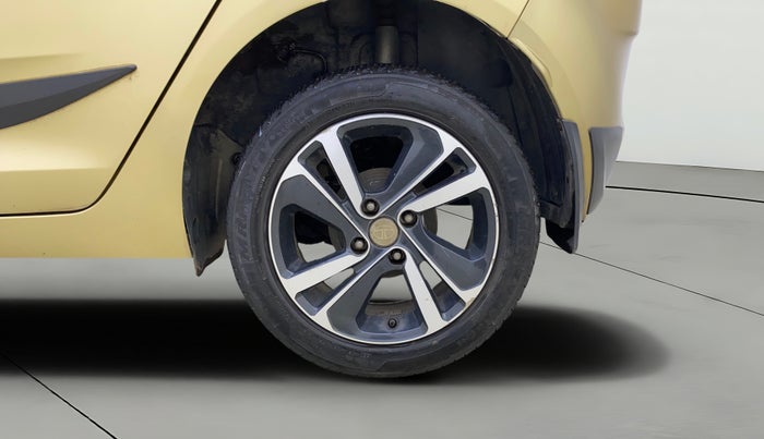 2020 Tata ALTROZ XZ PETROL, Petrol, Manual, 34,887 km, Left Rear Wheel