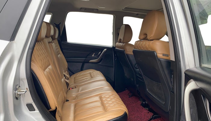 2019 Mahindra XUV500 W11, Diesel, Manual, 91,379 km, Right Side Rear Door Cabin