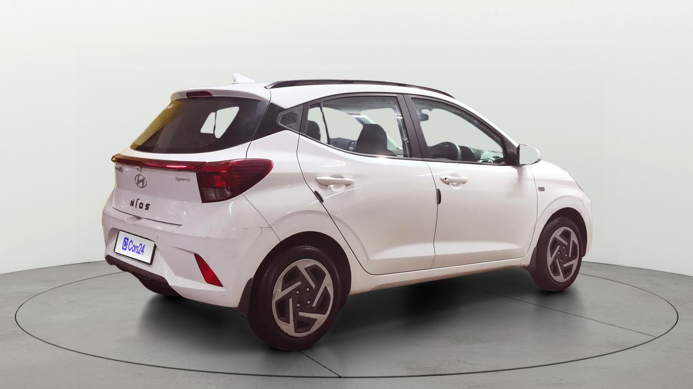 2025 Hyundai GRAND I10 NIOS SPORTZ AMT 1.2 KAPPA VTVT, Petrol, Automatic, 5,223 km, Right Back Diagonal