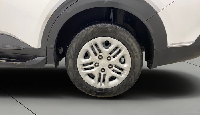 2023 KIA CARENS PRESTIGE 1.5 PETROL 7 STR, Petrol, Manual, 24,090 km, Left Rear Wheel