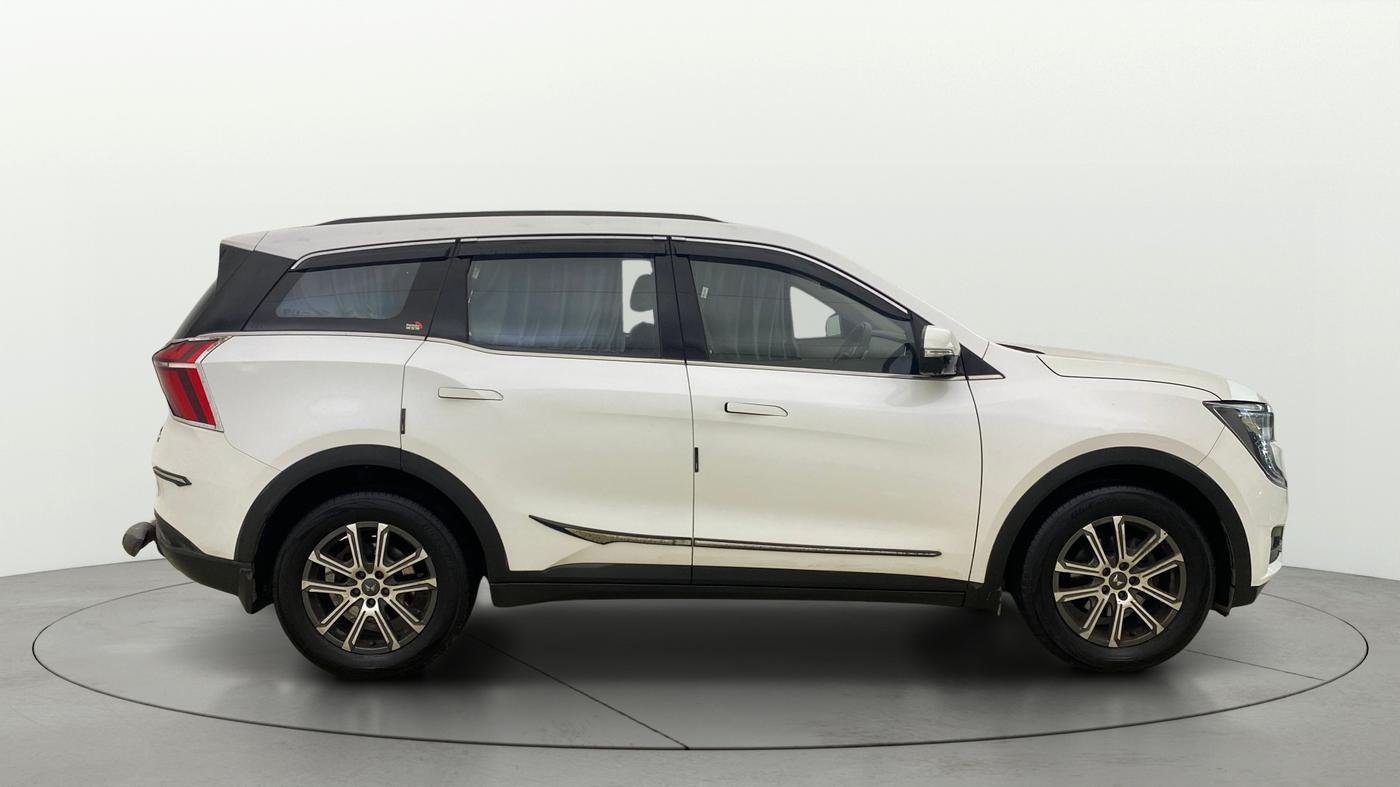 2022 Mahindra XUV700 AX 7 LUXURY D AT 7 STR, Diesel, Automatic, 93,680 km, Right Side View