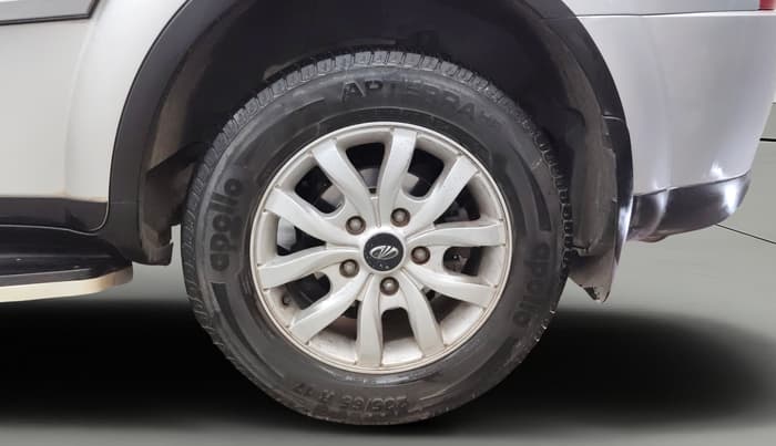 2016 Mahindra XUV500 W10, Diesel, Manual, 1,16,074 km, Left Rear Wheel