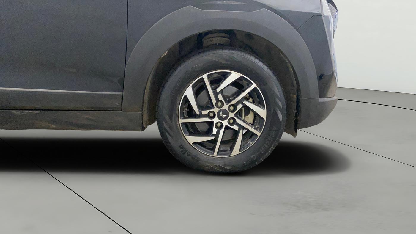 2024 Mahindra XUV 3XO AX5 1.5 Turbo Diesel, Diesel, Manual, 54,868 km, Right Front Wheel