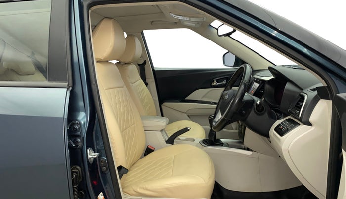 2019 Mahindra XUV300 W8 (O) 1.5 DIESEL, Diesel, Manual, 87,592 km, Right Side Front Door Cabin