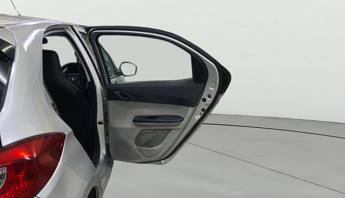 2018 Tata Tiago XT DIESEL, Diesel, Manual, 1,21,378 km, RHS Rear Door