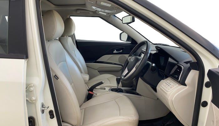 2023 Mahindra XUV300 W8 (O) 1.5 DIESEL AMT, Diesel, Automatic, 90,866 km, Right Side Front Door Cabin