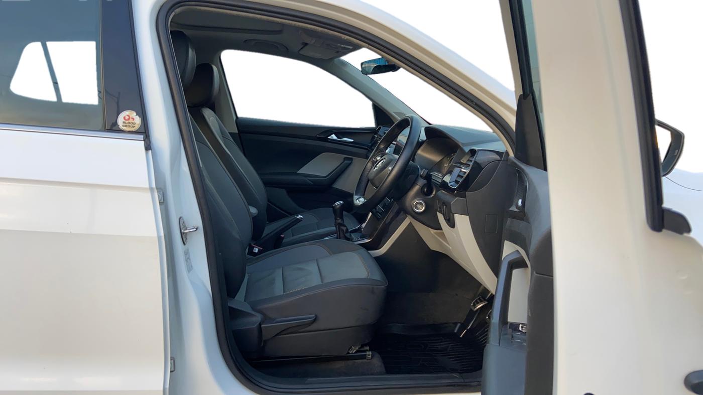 2021 Skoda KUSHAQ STYLE 1.5L TSI MT, Petrol, Manual, 1,26,578 km, Right Side Front Door Cabin