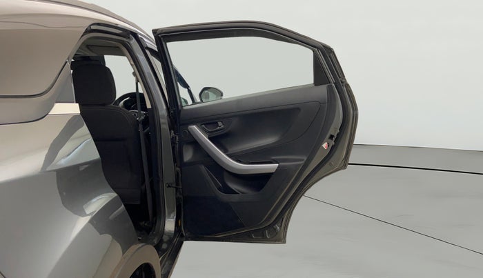 2022 Tata NEXON XM SUNROOF DIESEL, Diesel, Manual, 36,950 km, RHS Rear Door