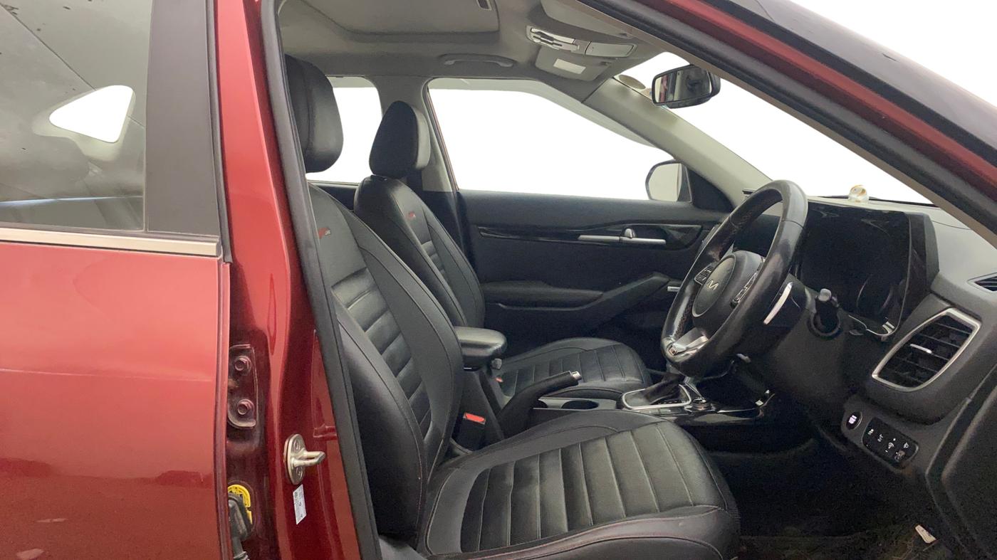 2021 KIA SELTOS GTX PLUS AT 1.5 DIESEL, Diesel, Automatic, 1,23,234 km, Right Side Front Door Cabin