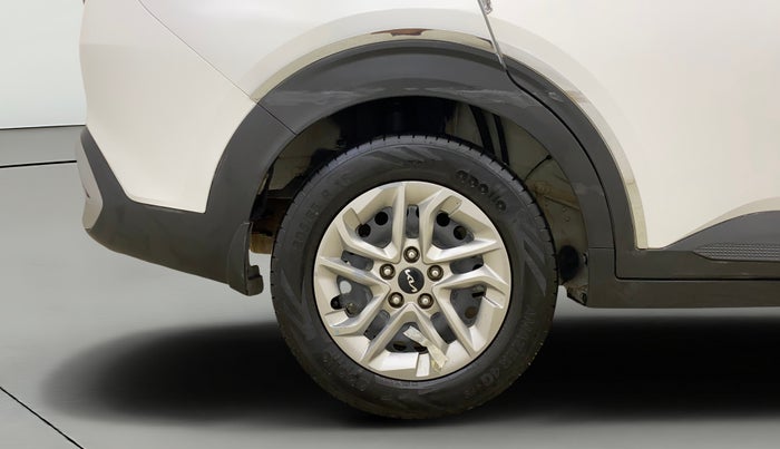 2023 KIA CARENS PRESTIGE 1.5 DIESEL IMT 7 STR, Diesel, Manual, 1,02,184 km, Right Rear Wheel