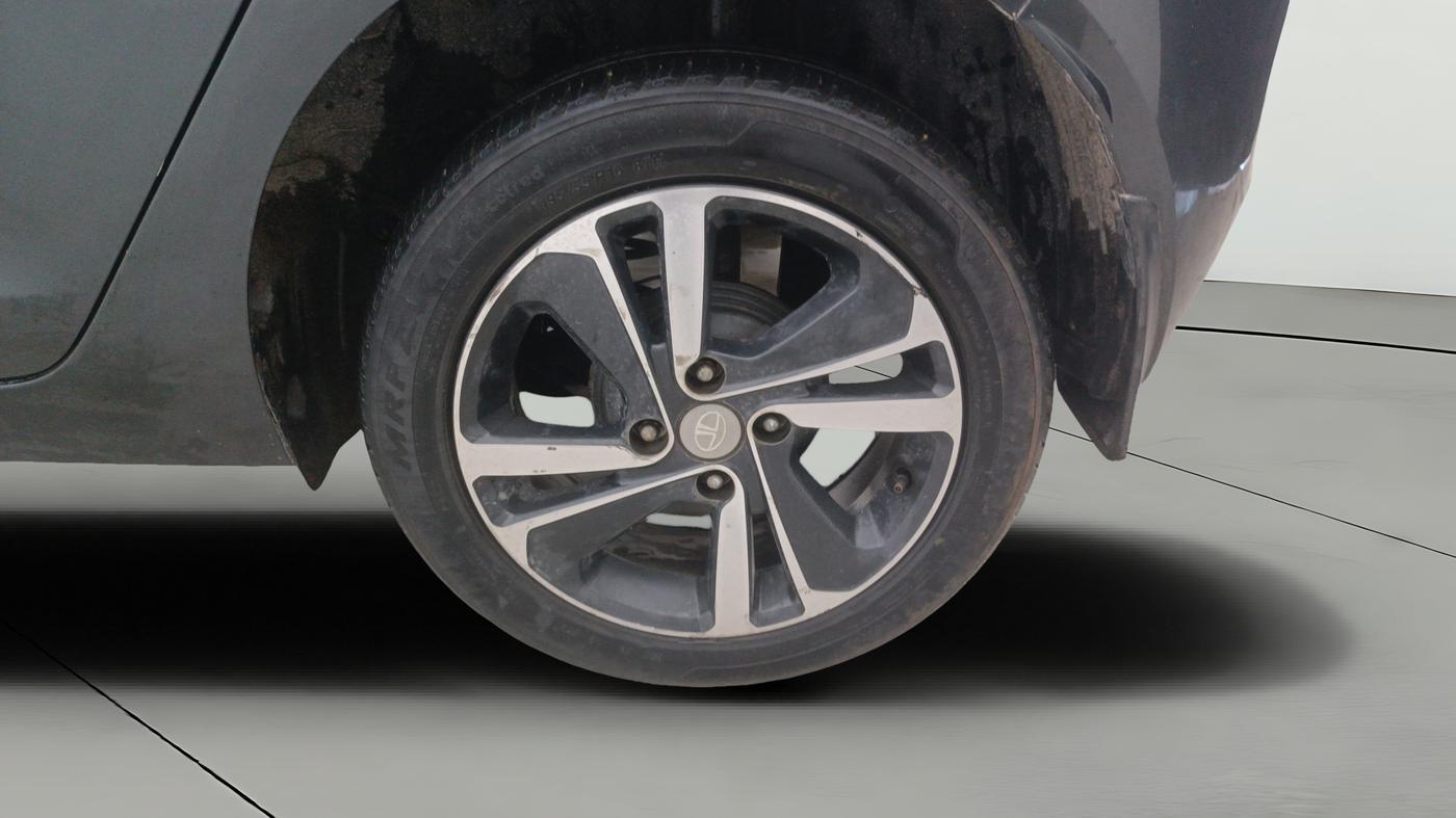 2020 Tata ALTROZ XZ PETROL, Petrol, Manual, 41,857 km, Left Rear Wheel